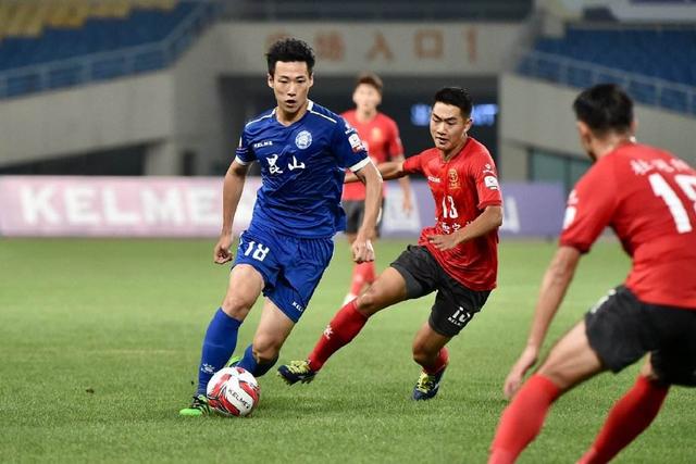 官方：曼城签下纽约城左后卫麦克法兰